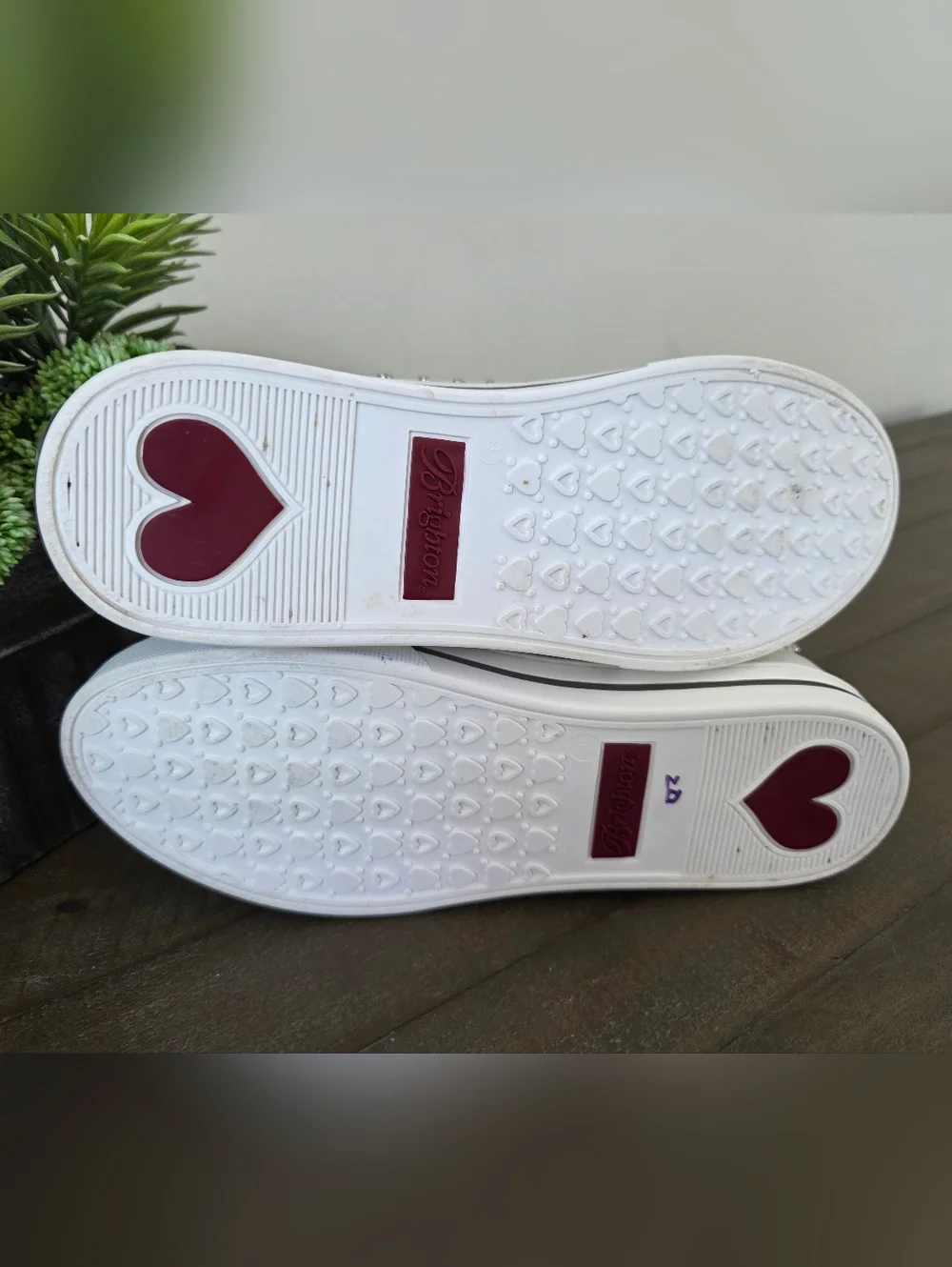 Brighton Janice White Leather Studded Sneakers WM SZ 9M Heart Detail Lace Up - Picture 6 of 9